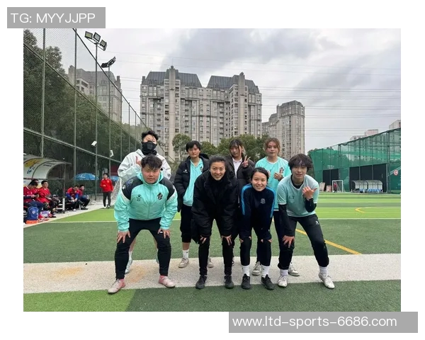 足球明星女球员的时尚上班穿搭解析与精选图片展示 足球明星女球员的时尚上班穿搭解析与精选图片展示
